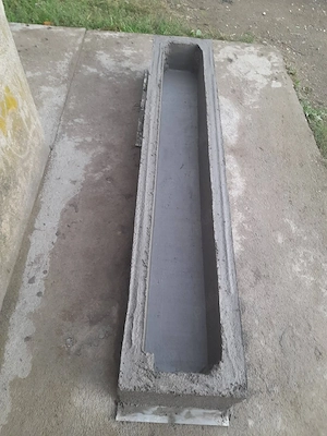 valau pentru porci din beton - imagine 2