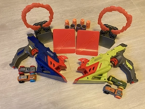 Set pistoale Nerf Nitro cu mașinuțe