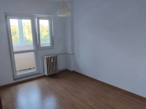 Inchiriez apartament 4 camere - imagine 2