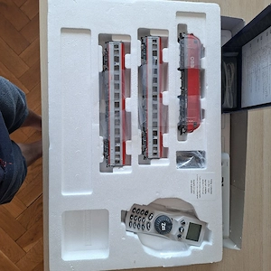 vand set tren cu interfața digitala impreuna cu statie Z21 noi