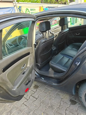 vând Renault Laguna 3, echipare Initiale Paris, anul 2013, 2.0 dCi 170 CP, automată - imagine 5