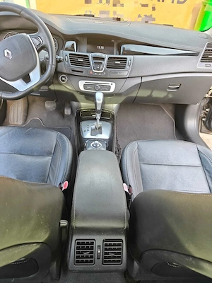 vând Renault Laguna 3, echipare Initiale Paris, anul 2013, 2.0 dCi 170 CP, automată - imagine 4
