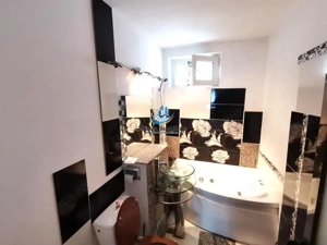 Apartament 3 camere, 2 bai, balcon 6 m, zona Spital Piatra Neamt - imagine 2