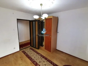 Apartament 3 camere, 2 bai, balcon 6 m, zona Spital Piatra Neamt - imagine 3