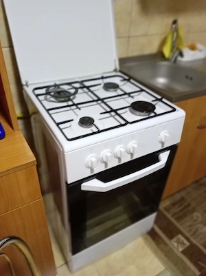 Vând mobila și electrocasnice canapea șifonier uși de termopan etc