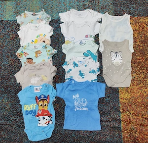 Lot 12 body cu maneca scurta pentru baieti, masura 62