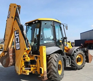 Inchiriez buldo jcb 150 lei