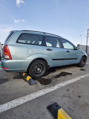 Ford Focus an 2000 1.6 Benzină - imagine 2