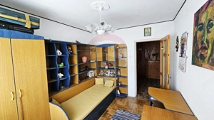 Apartament cu 4 camere de vânzare în zona Maratei
