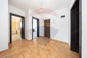 Apartament spatios 3 camere de vanzare in Subcetate - imagine 2