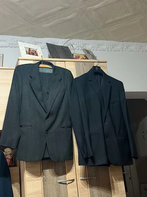 Costume de vânzare 