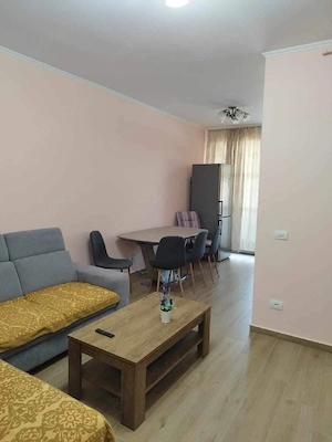 Proprietar vand apartament cu 2 camere + terasa si loc de parcare privat, aproape de centrul orasulu