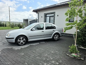 Vw Bora 1.6i - imagine 3