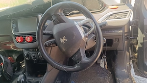 Dezmembrez Peugeot 208 1.6 d 2015 - imagine 5