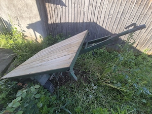 Se vinde Remorcă Apicolă 
