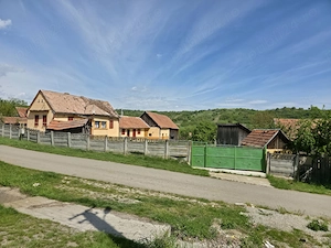 CASĂ DE VÂNZARE  ÎN LOC. ALĂMOR, JUD. SIBIU - Liniște,spațiu cu teren generos,la doar 30km de Sibiu! - imagine 2