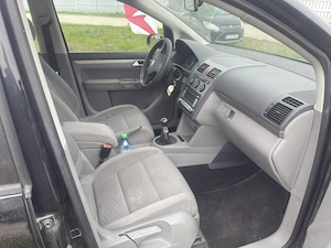 Volkswagen Touran 1.9 TDI 105 CP - imagine 4