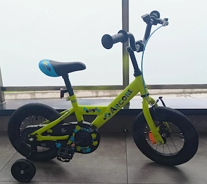 vând bicicletă pt baieței cu roți ajutătoare - imagine 2