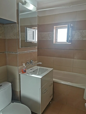Proprietar, închiriez apartament 4 camere