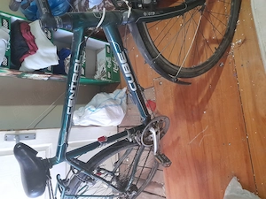 Vind bicicleta pret 700 lei o vind deoarece eu nu o mai pot folosi din cauza unei probleme de sanata