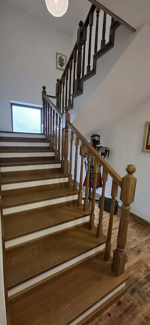 Scari din lemn masiv de stejar
