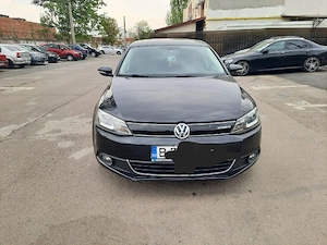 Volkswagen Jetta Hybrid (Benzină + Electric