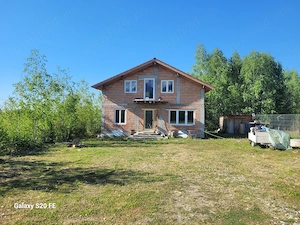 Vând casă pe Valea Avrigului,teren 1000m.