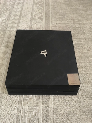 Vând PlayStation 4 pro 