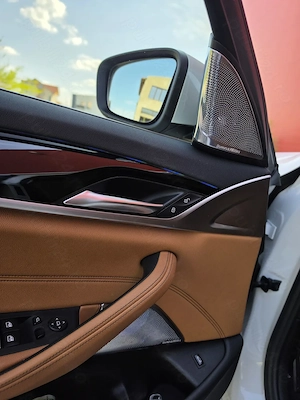 BMW Seria 5 G30 Facelift 520d Mild Hybrid - imagine 7