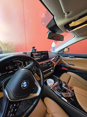 BMW Seria 5 G30 Facelift 520d Mild Hybrid - imagine 8