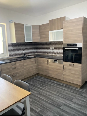 Apartament cu 2 camere, curte privată-Giarmata Vii