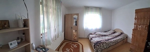 Casa P+M construita intr-o oaza de verdeata , departe de zgomotul orasului  - imagine 7