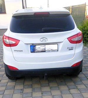 Hyundai ix35 1.7 CRDi 2014 | 124.546 km reali Îngrijită | Navi | Cameră | Încălzire scaune - imagine 4