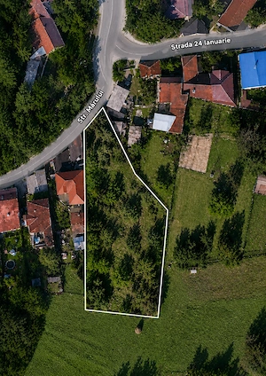 Vând teren intravilan 800 mp pătrați, zona centru