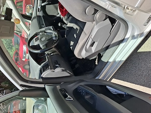 Se vinde wolksvagen touran,an 2007,motor 2000 tdi,6 trepte,140cp,masina functioneaza bine se deplase - imagine 5