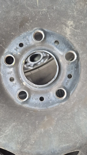 Jante tabla pe 15" cu capace, originale si anvelope de iarna Michelin pentru VW GOLF 7 - imagine 8