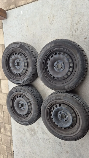 Jante tabla pe 15" cu capace, originale si anvelope de iarna Michelin pentru VW GOLF 7 - imagine 9