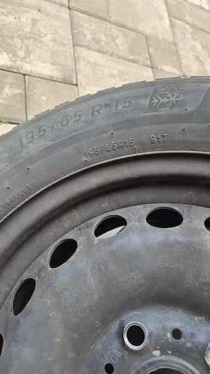 Jante tabla pe 15" cu capace, originale si anvelope de iarna Michelin pentru VW GOLF 7 - imagine 7