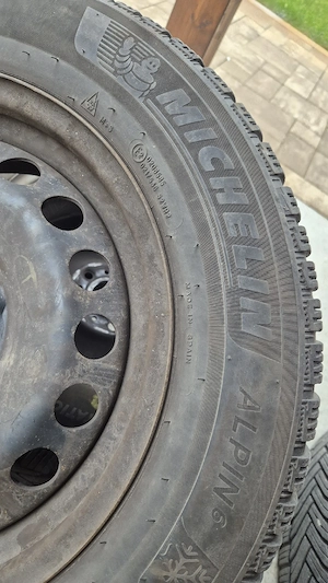 Jante tabla pe 15" cu capace, originale si anvelope de iarna Michelin pentru VW GOLF 7 - imagine 10