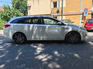 Vand Toyota Auris 1.8 hybrid touring sport 2014 - imagine 5