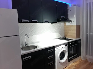 Închiriez apartament 2 camere. Piata1 mai