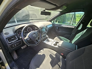 Volkswagen Touareg   Eleganță, Putere și Confort Premium  - imagine 5
