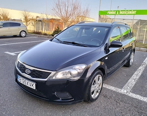 KIA Ceed Euro 5 mașina impecabilă model break foarte spațioasă auto fără probleme consum mic 6 vitez