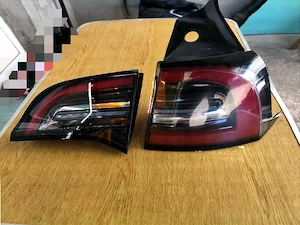 Vand stopuri tesla dreapta