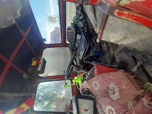 Vând tractor romanesc U651 cu încărcător frontal  - imagine 2