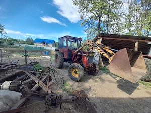 Vând tractor romanesc U651 cu încărcător frontal 