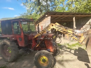 Vând tractor romanesc U651 cu încărcător frontal  - imagine 6