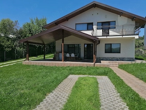 Casa de inchiriat  Zona Bucium (Plopii fara sot)