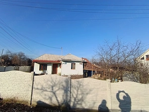 Vand casa cu 3 camere