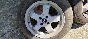 Vând jante aluminiu R15